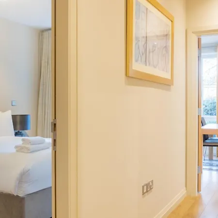 Lejlighed Guestready - Serene Retreat In Stillorgan Grove