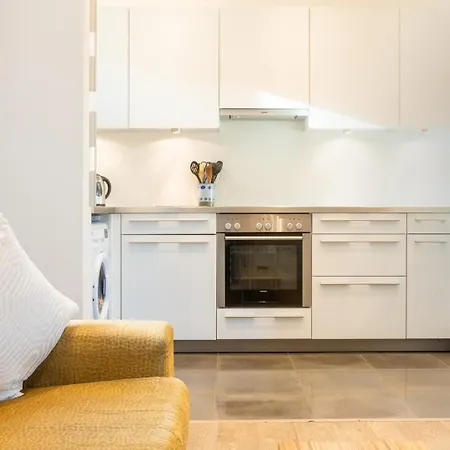شقة Guestready - Serene Retreat In Stillorgan Grove دبلن